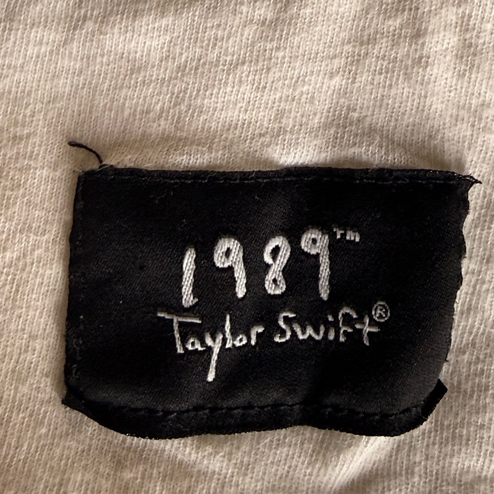 Taylor Swift T.S. The 1989 World Tour S White Ringer T-Shirt, size XS - Picture 8 of 9